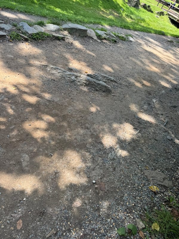 A mostly flat gravel trail with an accessible ramp to the overlook at Great Falls National Park