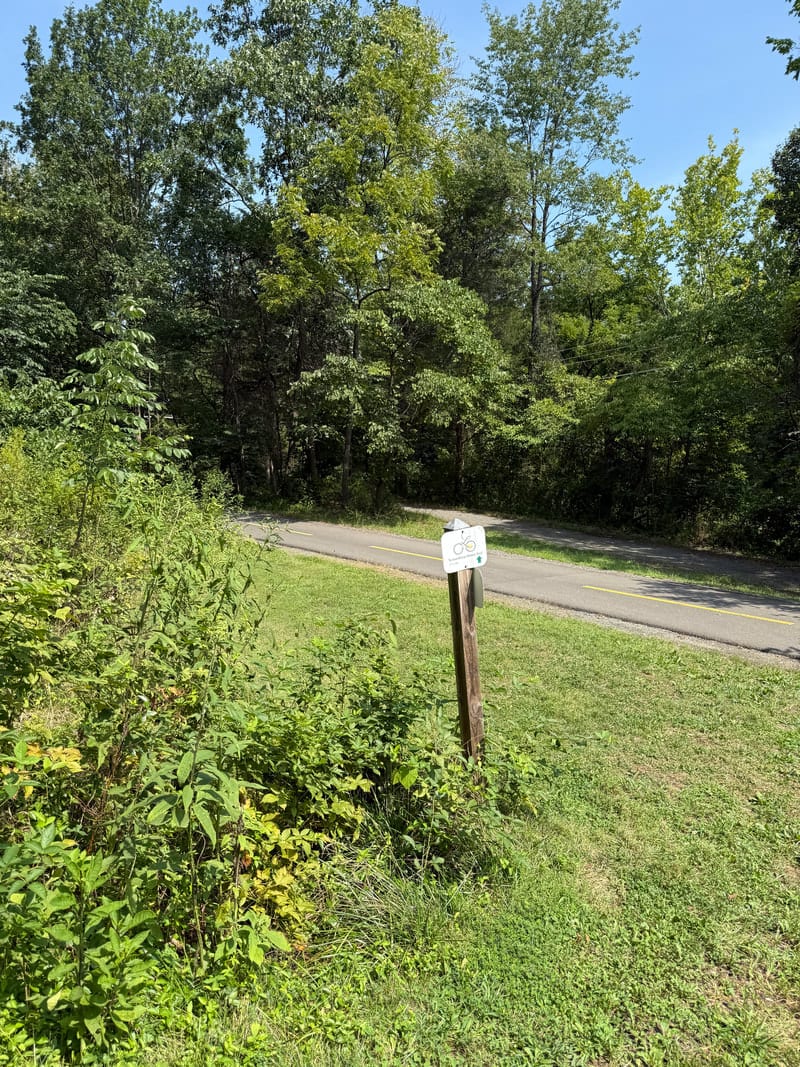 The Tuscarora Park area with few directional signs to the trailhead